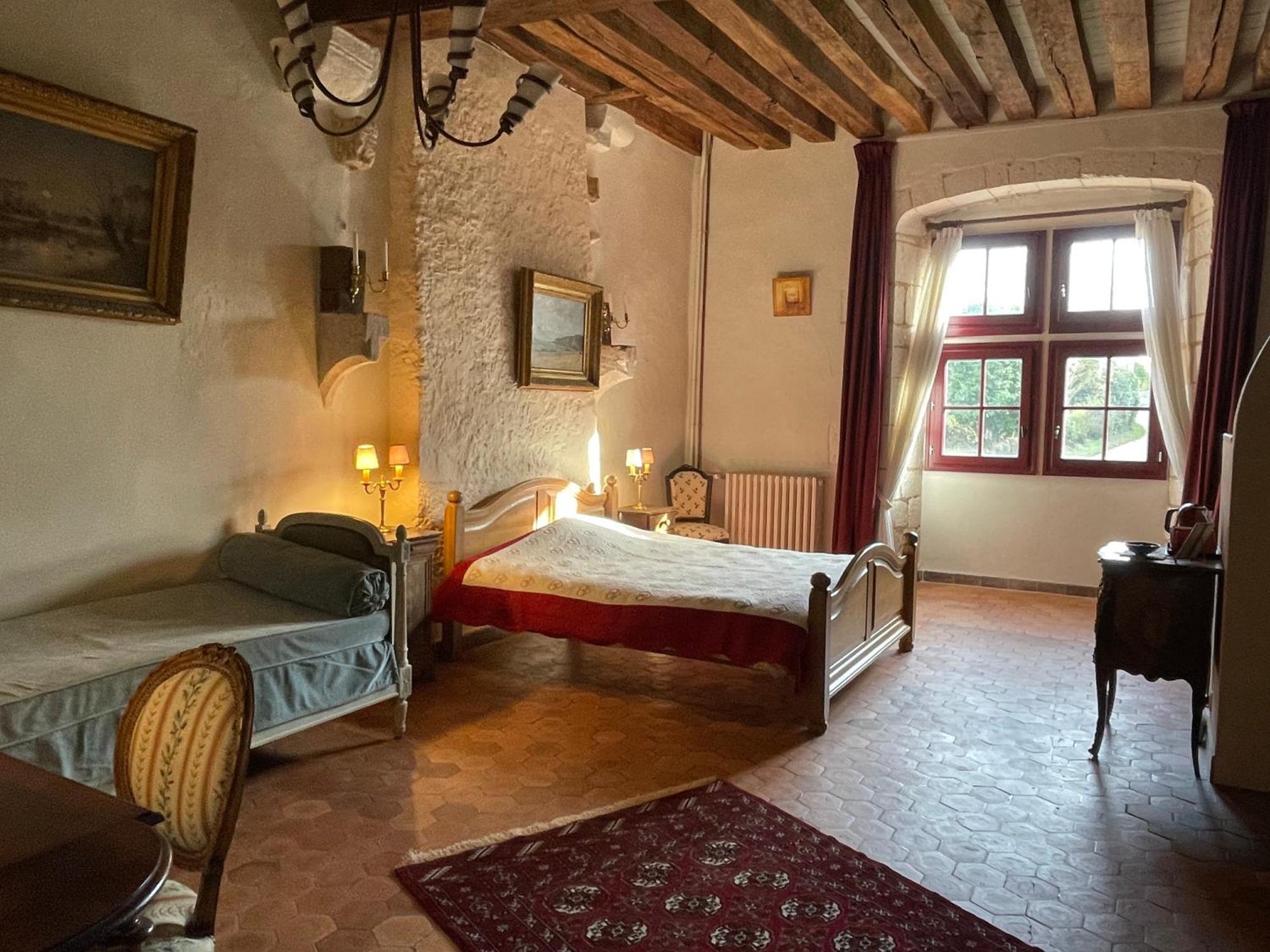 Maison Forte Perreuse Treigny Bagian luar foto