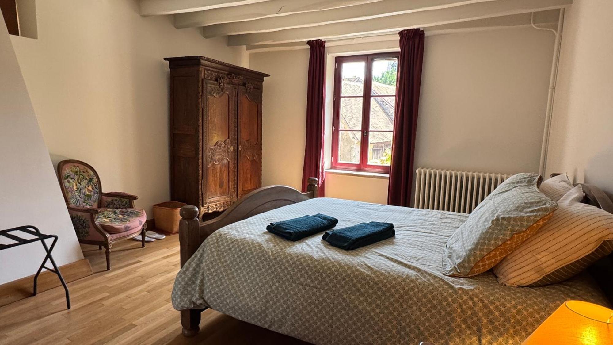 Maison Forte Perreuse Treigny Bagian luar foto